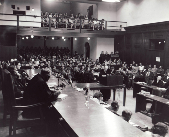 Dr. Boettcher, Verteidiger Carl Krauchs im Nürnberger Prozess gegen I.G. Farben
'© National Archives, Washington, DC